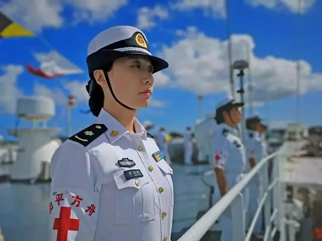 我軍萬噸巨艦挺進美國後院,乾了美軍沒幹的事,國際社會一致叫好