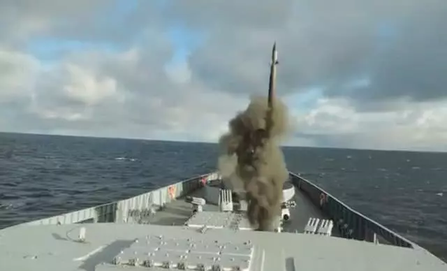 硬碰硬!俄羅斯粗暴反擊美軍,戰艦殺到北約聯演地射飛彈