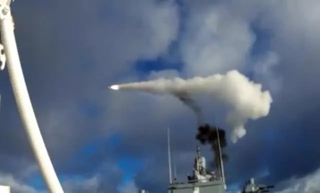 硬碰硬!俄羅斯粗暴反擊美軍,戰艦殺到北約聯演地射飛彈