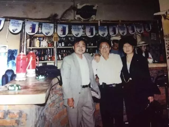 五千隻流浪狗被救助多年,老人賣盡商鋪豪車,換取狗狗幸福生活!