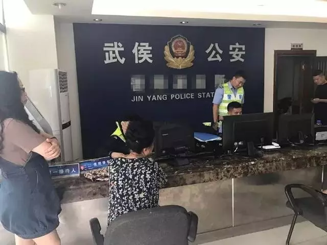 五千隻流浪狗被救助多年,老人賣盡商鋪豪車,換取狗狗幸福生活!