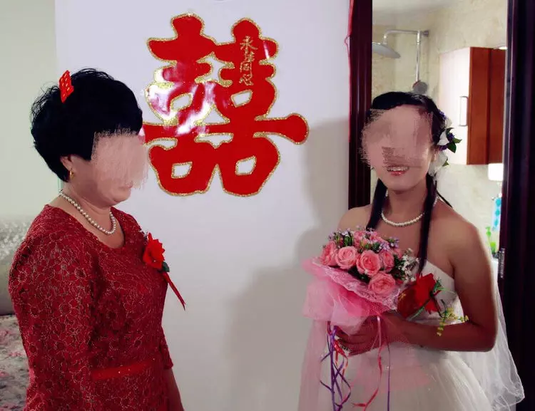 女子受邀給閨密當伴娘,送了個大紅包,去了一趟洗手間,憤然離開