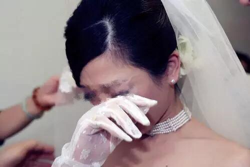 女子受邀給閨密當伴娘,送了個大紅包,去了一趟洗手間,憤然離開
