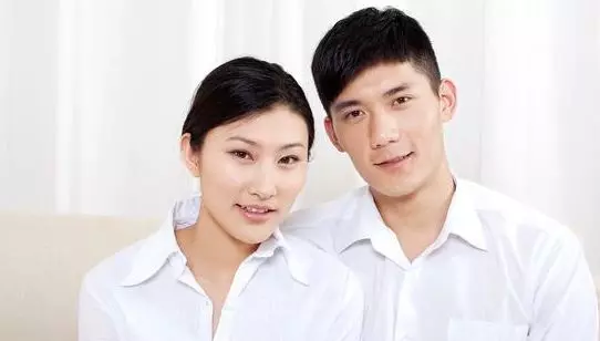 妻子生女兒,丈夫隔天就讓她去上班,娘家人拿出一份協議婆婆愣了