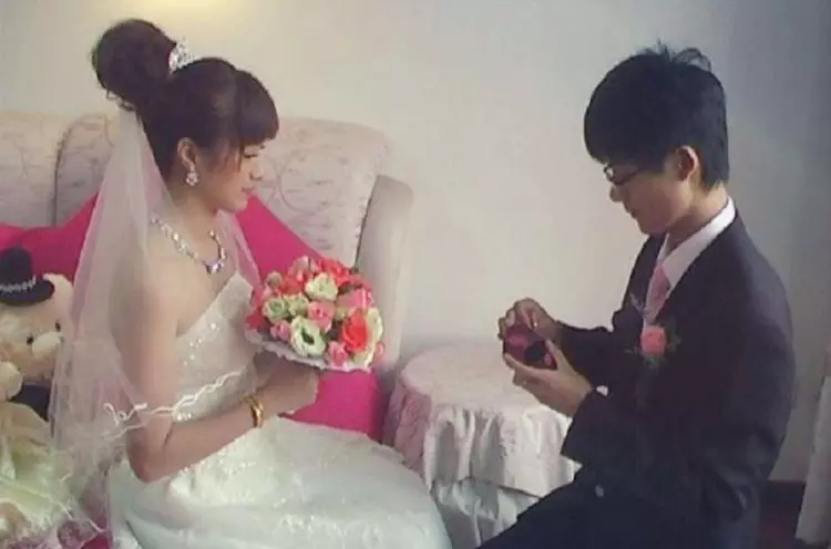 老公前女朋友結婚,讓一起去參加,剛到婚禮現場,老公叫俺滾