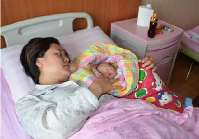 小姑子坐月子要老公照顧,晚上回來看到老公的臉,趕走小姑子