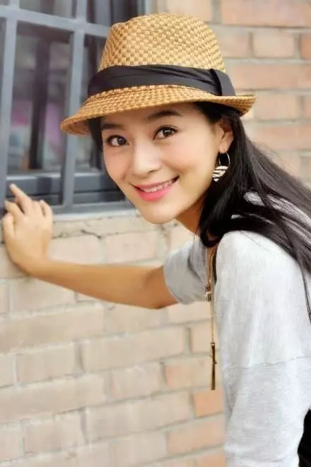 出道12年戲紅人不紅,嫁給自己「兒子」,今憑兩部劇走向人生巔峰!