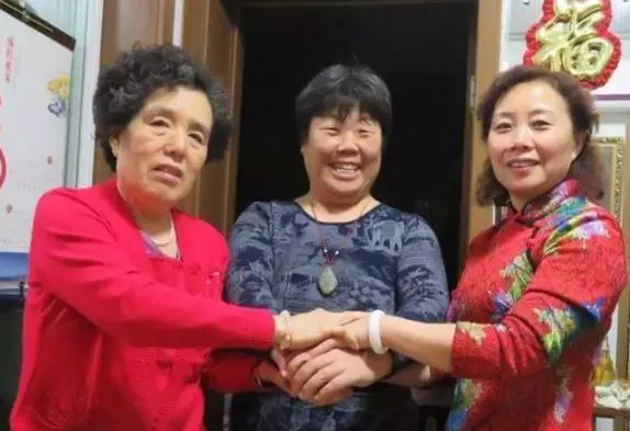 婆婆分家產時,孝順大兒媳分到破房子,不孝弟媳分到大房子!