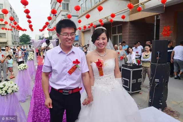 婚後被裁員,老公和婆婆說俺吃閒飯,俺開豪車母子倆蒙住