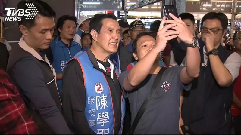 馬英九1天狂跑12場 輔選陳學聖夜市催票