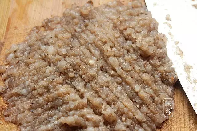 這蝦餅不用麵粉,不用雞蛋,鮮美營養,孩子看到就想吃