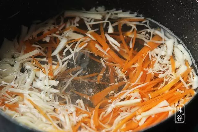 這蝦餅不用麵粉,不用雞蛋,鮮美營養,孩子看到就想吃
