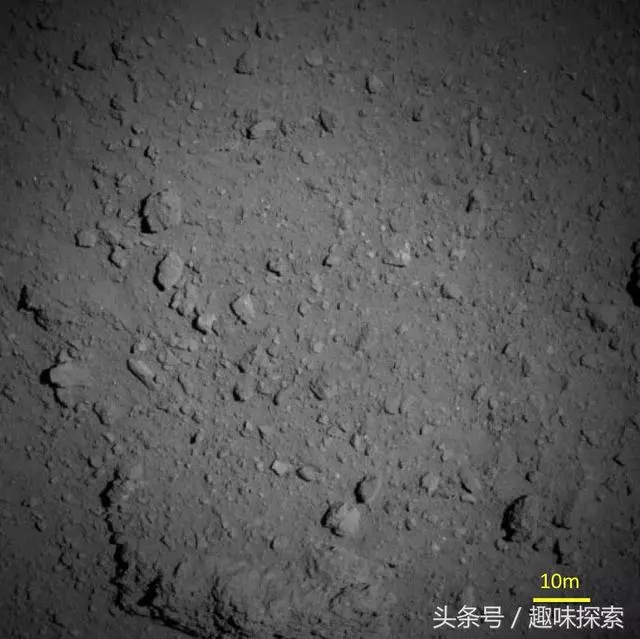 距離地球3億公里,這是一個怪石嶙峋的世界,飛船鎖定了一個圓圈