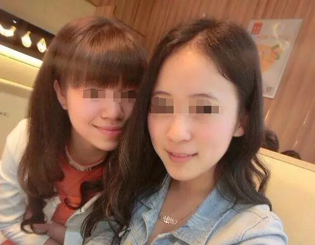 妹妹每次去姐姐家,都說姐夫床底下有人,姐姐好奇撩起床墊,傻住