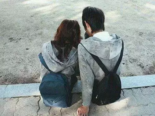女孩假裝患癌試探男友,男友做一桌子飯菜,剛嘗一口,女孩提分手