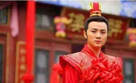 婚禮還沒完婆婆就立規矩,丈母娘當場生氣,新郎獨自在婚禮上發獃
