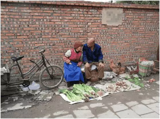兩個兒子都有錢,母親卻要在窮女兒家養老,住了倆月,女兒紅了眼