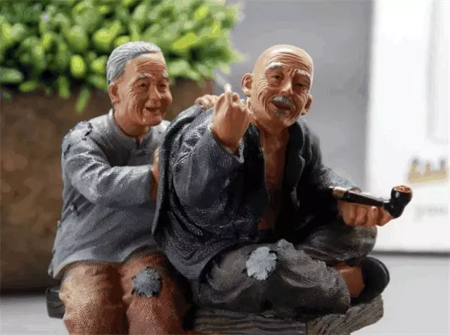 兒媳買了條裙子,婆婆看見拿去燒掉,兒媳看到灰末發現自己錯了