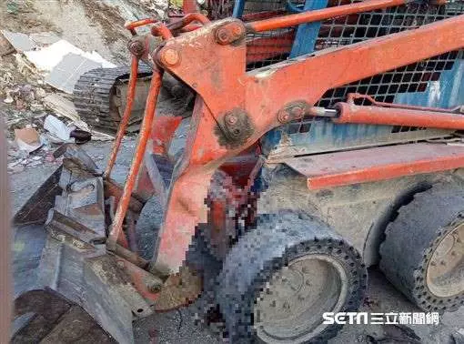 新北市趙男當場被小山貓夾斷頭，身首分離慘亡
