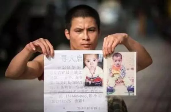 兒子失蹤三年,父親在街角找到兒子卻說不認識,幾分鐘後才知真相