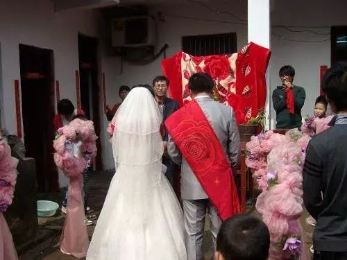 傻妹妹問我借5千,我給她一萬,轉帳過去妹一句話,我趕緊報警
