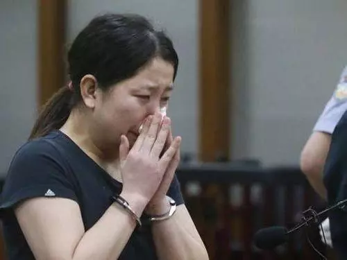 婆婆帶3歲兒子他從不調皮,我好奇跟上瞧,眼前一幕讓我渾身顫抖
