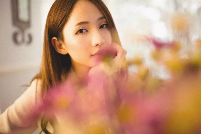 請假三天,半個月才來上班,老闆得知真相一分錢不扣,還送她一萬