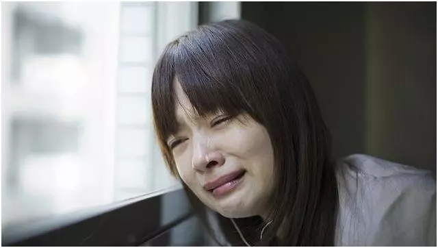 請假三天,半個月才來上班,老闆得知真相一分錢不扣,還送她一萬