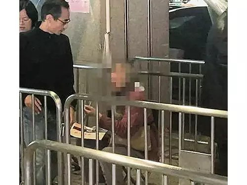 乞討奶奶住別墅 還出租十幾間店面