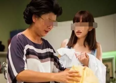 新婚當晚婆婆不讓兒子和兒媳睡,婆婆提個要求氣得兒子破口大罵!