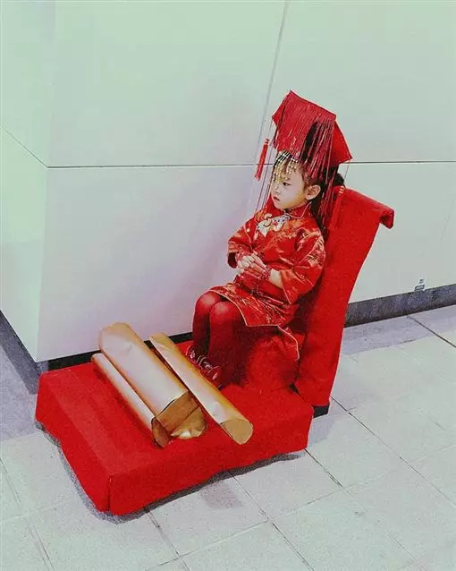 爸媽都拼了 「萬聖節小孩變裝比比看」吸管珍奶太強