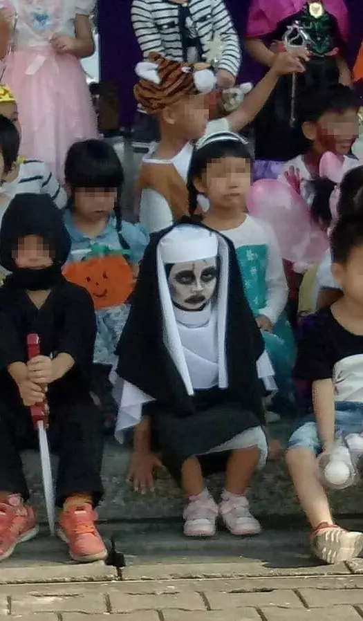 爸媽都拼了 「萬聖節小孩變裝比比看」吸管珍奶太強