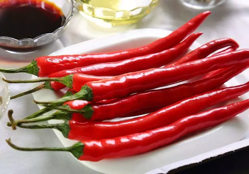 【趕快告訴媽媽！】原來「這10種食物」不能放進微波爐！小心吃了中毒！