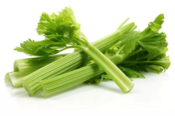 【趕快告訴媽媽！】原來「這10種食物」不能放進微波爐！小心吃了中毒！