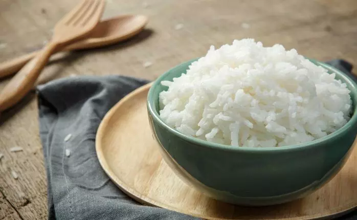 【趕快告訴媽媽！】原來「這10種食物」不能放進微波爐！小心吃了中毒！
