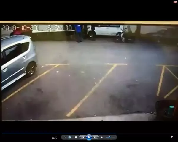 摩哆疑快速行駛 轉彎處撞路人