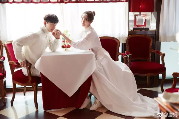 唐嫣、羅晉終於結婚了,好友「楊冪」卻不出席婚禮?網友推測「好閨蜜」鬧翻原因!