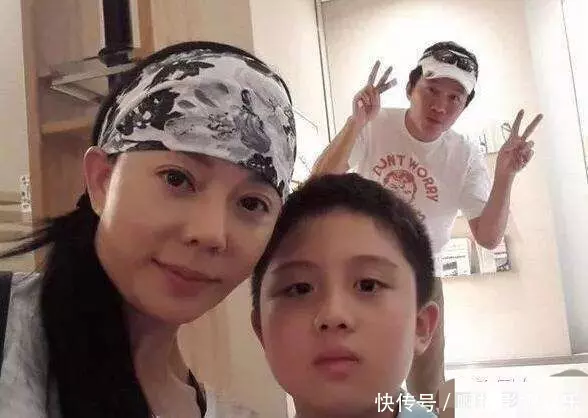 她讓11歲的兒子捧自己的胸睡覺,今自食其果,兒子成了她最大的痛!
