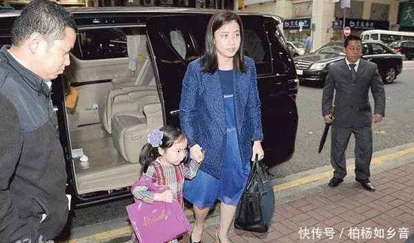 他66歲換腎成功,獎勵妻子500億,如今妻子生三胎,又送24套豪宅!