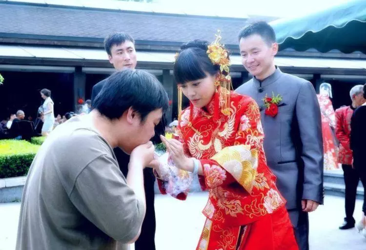 新婚夜,婆婆叫兒媳退還20萬彩禮,兒媳亮出一張單子,婆婆愣了