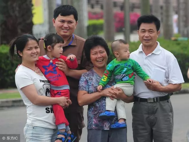 婚後五年我才懷孕,寒酸婆婆去我公司大鬧,最終我只得向公司辭職