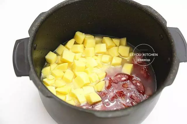 一個電飯鍋搞定一餐,有菜有肉有飯,越嚼越好吃,懶人最愛