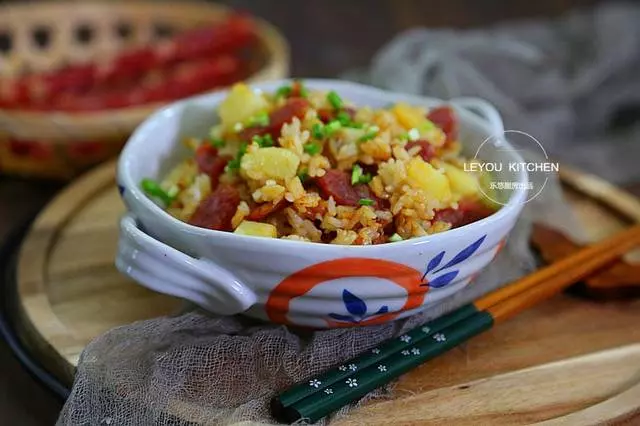 一個電飯鍋搞定一餐,有菜有肉有飯,越嚼越好吃,懶人最愛