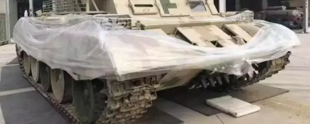 中國59坦克支援車亮相珠海,車頂裝滿飛彈和機炮專打巷戰