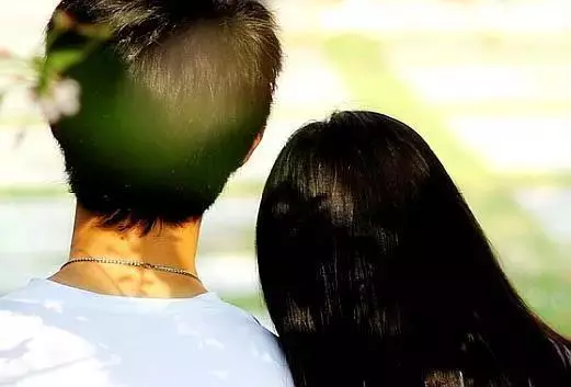 我懷孕,婆婆送我一兜蘋果,我拿給娘家,晚上收到簡訊媽讓我離婚