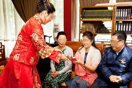 娶城裡姑娘,岳母說不要彩禮,去她家吃了頓飯,我摔了筷子悔婚了
