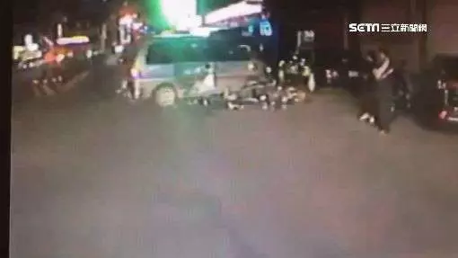 情侶最後一場電影！散場撞拋錨車殞命 