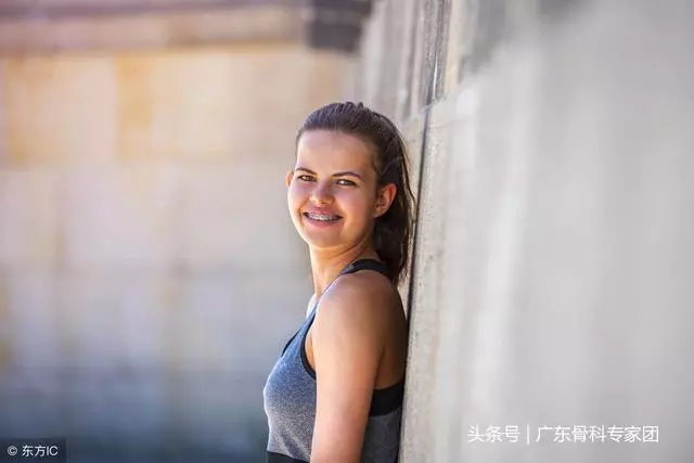 駝背多是不良姿勢造成的,有效糾正「駝背」的方法都在這