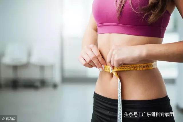 駝背多是不良姿勢造成的,有效糾正「駝背」的方法都在這