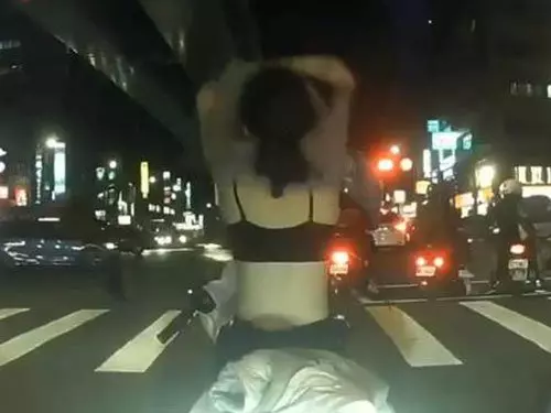 換衣衫需要多久？ 台女騎士當街換衣只需90秒！快看視頻！